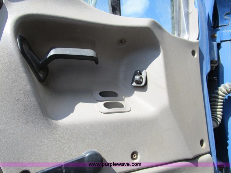 image for item D2352 1998 Ford AT9513 semi truck