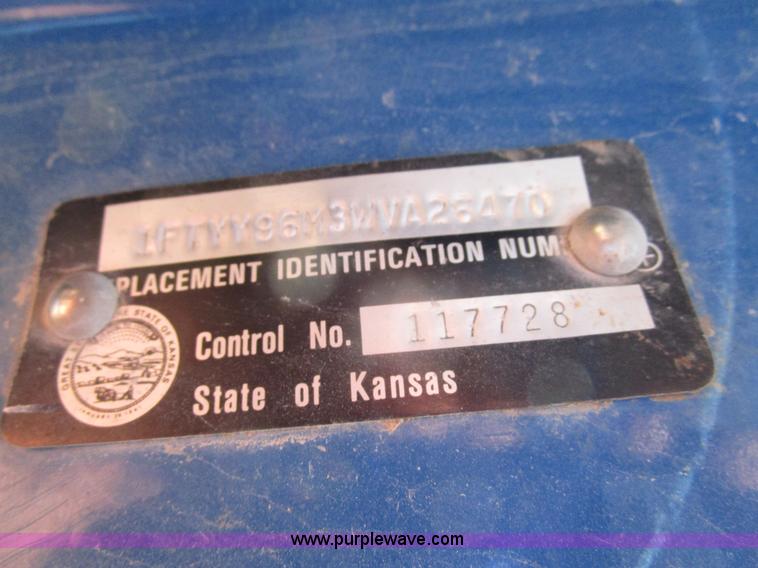 image for item D2352 1998 Ford AT9513 semi truck