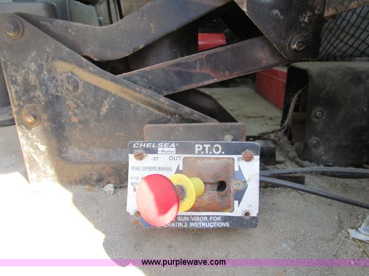 image for item D2352 1998 Ford AT9513 semi truck