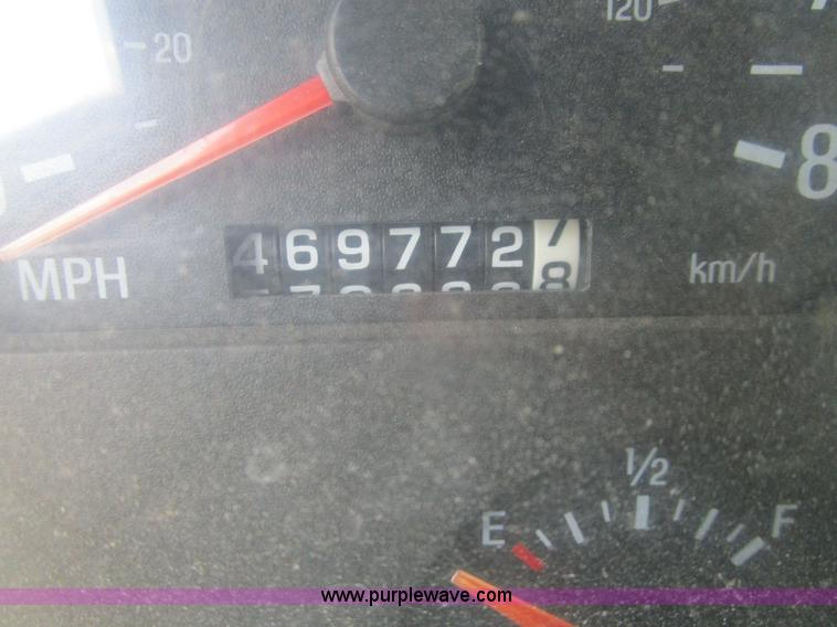 image for item D2352 1998 Ford AT9513 semi truck