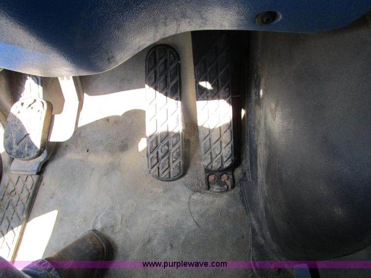 image for item D2352 1998 Ford AT9513 semi truck