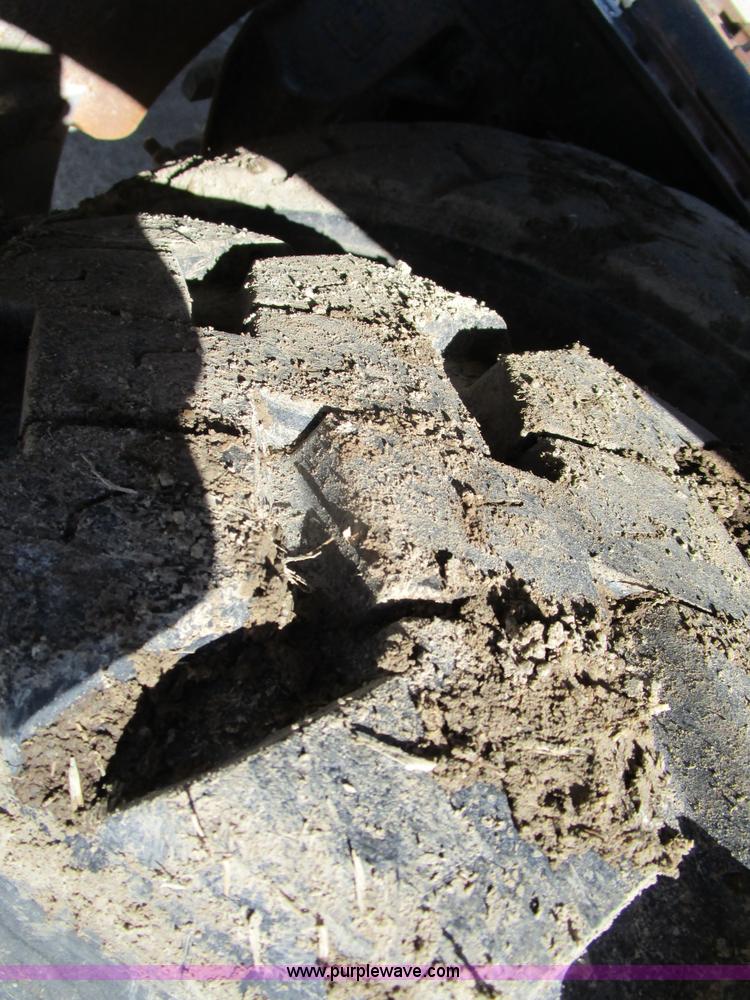 image for item D2352 1998 Ford AT9513 semi truck