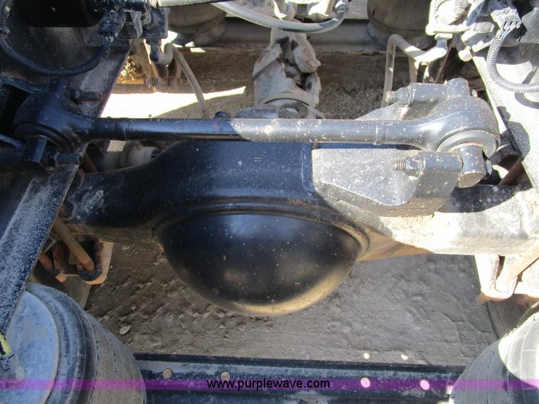 image for item D2352 1998 Ford AT9513 semi truck