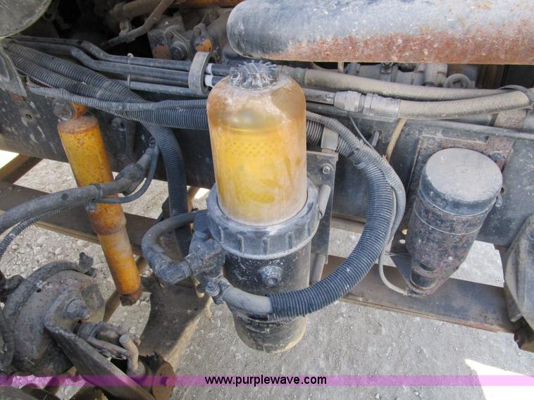 image for item D2352 1998 Ford AT9513 semi truck