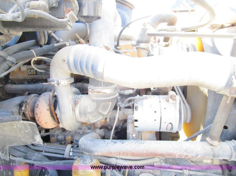 image for item D2352 1998 Ford AT9513 semi truck