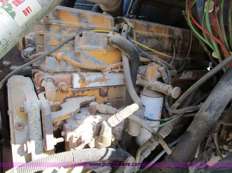 image for item D2352 1998 Ford AT9513 semi truck