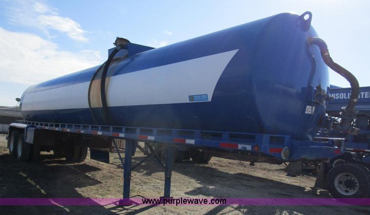 image for item D2353 2005 shop built tank trailer