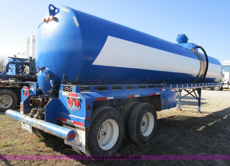 image for item D2353 2005 shop built tank trailer