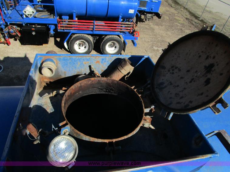 image for item D2353 2005 shop built tank trailer