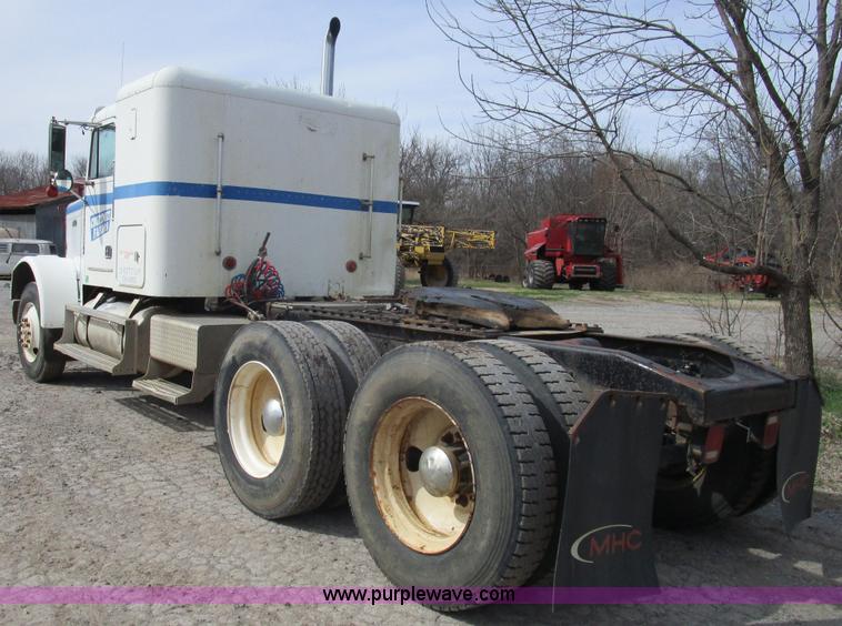 image for item D2366 1988 Freightliner FLC-64T semi truck