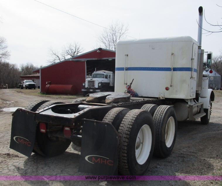 image for item D2366 1988 Freightliner FLC-64T semi truck