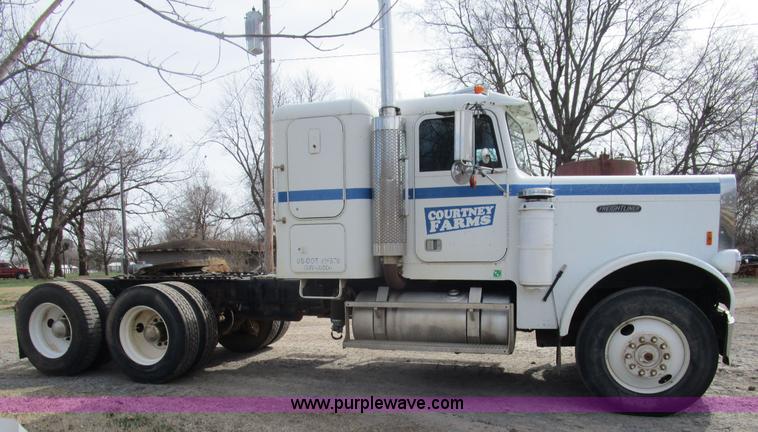 image for item D2366 1988 Freightliner FLC-64T semi truck