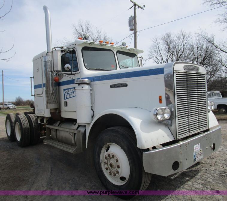 image for item D2366 1988 Freightliner FLC-64T semi truck