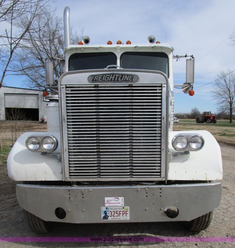 image for item D2366 1988 Freightliner FLC-64T semi truck