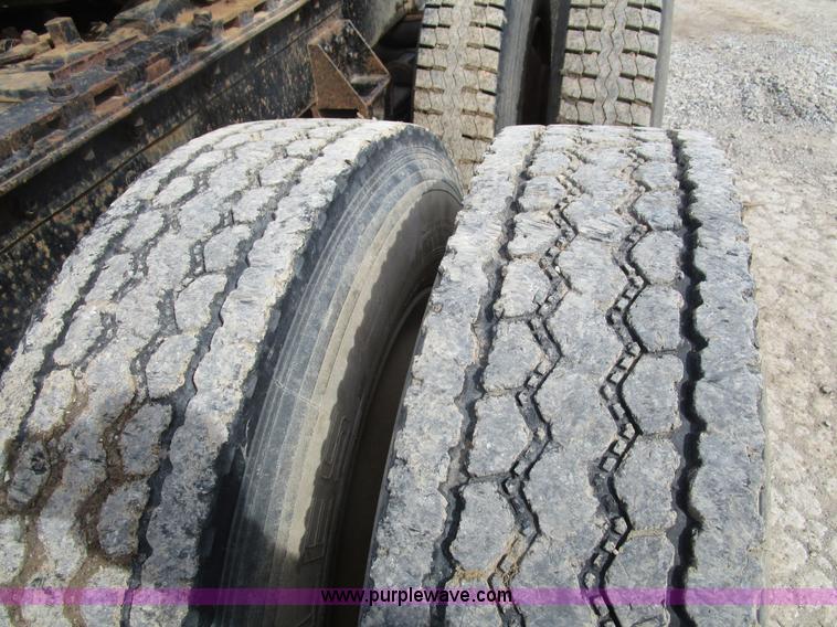 image for item D2366 1988 Freightliner FLC-64T semi truck
