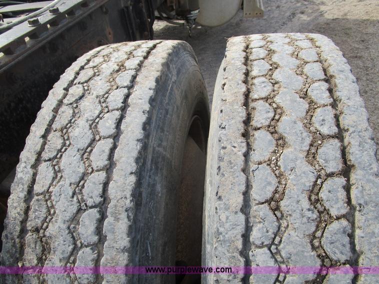 image for item D2366 1988 Freightliner FLC-64T semi truck