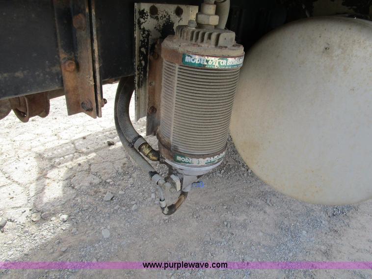 image for item D2366 1988 Freightliner FLC-64T semi truck