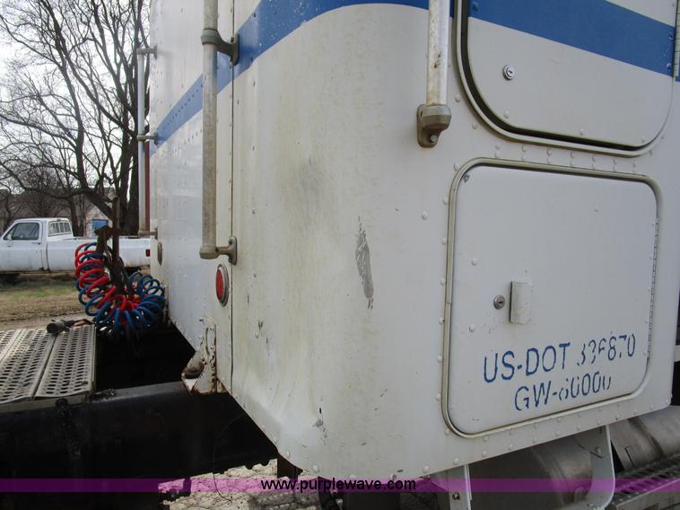 image for item D2366 1988 Freightliner FLC-64T semi truck