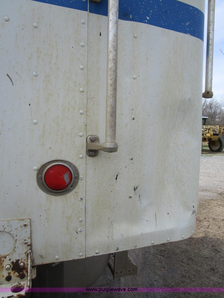 image for item D2366 1988 Freightliner FLC-64T semi truck