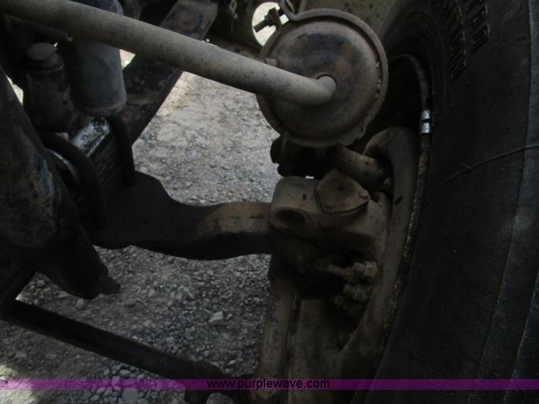 image for item D2366 1988 Freightliner FLC-64T semi truck