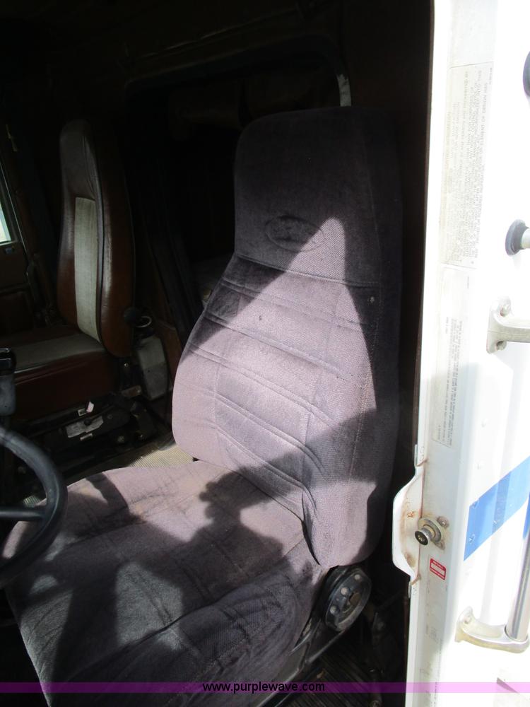image for item D2366 1988 Freightliner FLC-64T semi truck