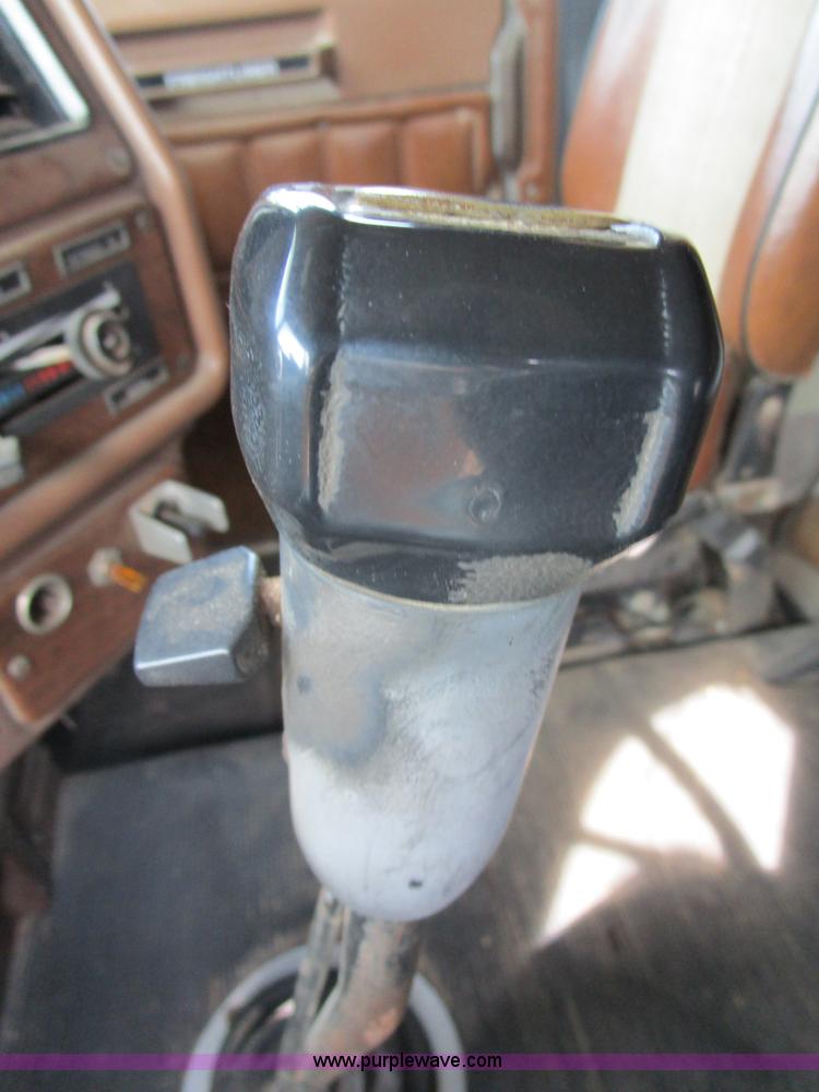 image for item D2366 1988 Freightliner FLC-64T semi truck