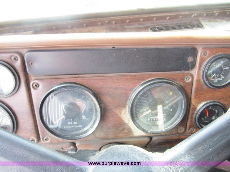 image for item D2366 1988 Freightliner FLC-64T semi truck