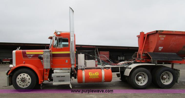 image for item D2369 1981 Peterbilt 359 semi truck