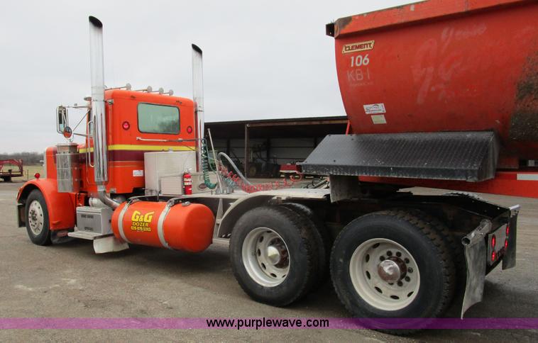image for item D2369 1981 Peterbilt 359 semi truck