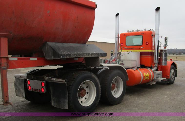 image for item D2369 1981 Peterbilt 359 semi truck