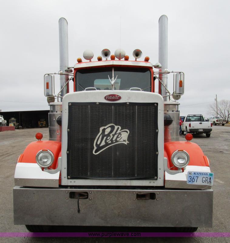 image for item D2369 1981 Peterbilt 359 semi truck
