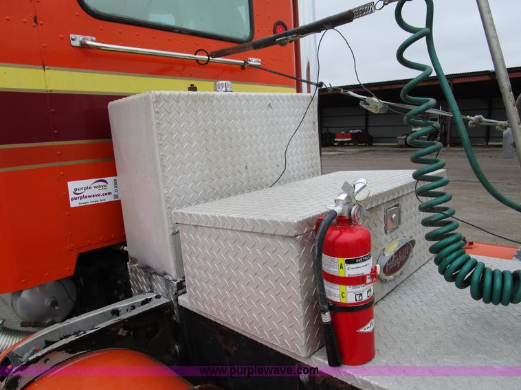 image for item D2369 1981 Peterbilt 359 semi truck