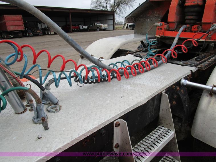 image for item D2369 1981 Peterbilt 359 semi truck