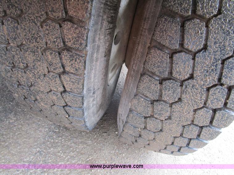 image for item D2369 1981 Peterbilt 359 semi truck