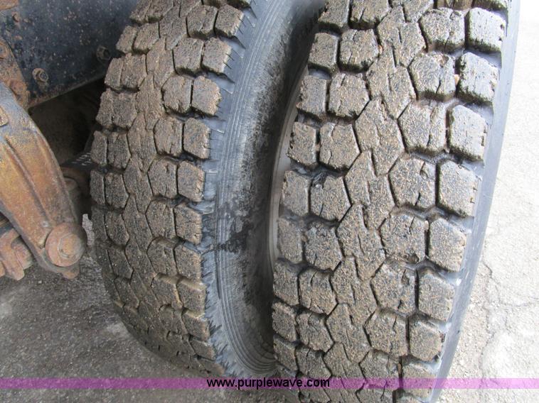 image for item D2369 1981 Peterbilt 359 semi truck