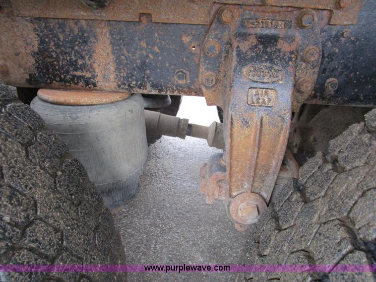 image for item D2369 1981 Peterbilt 359 semi truck