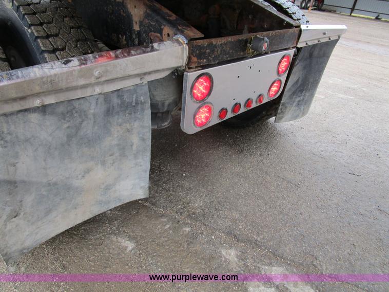 image for item D2369 1981 Peterbilt 359 semi truck