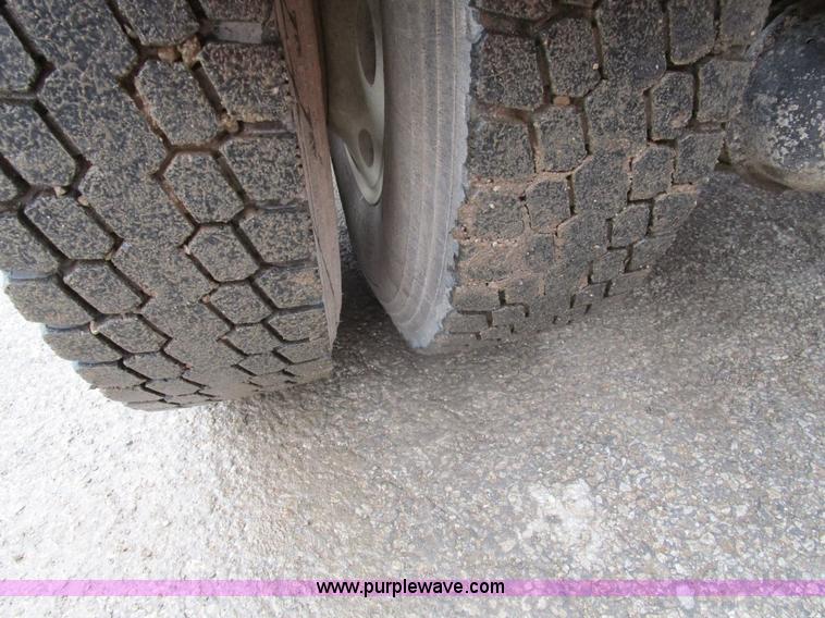 image for item D2369 1981 Peterbilt 359 semi truck