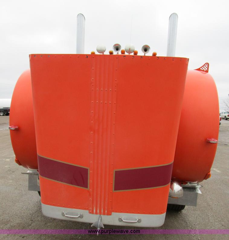 image for item D2369 1981 Peterbilt 359 semi truck