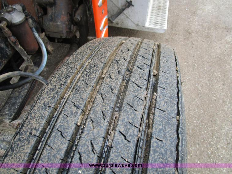 image for item D2369 1981 Peterbilt 359 semi truck