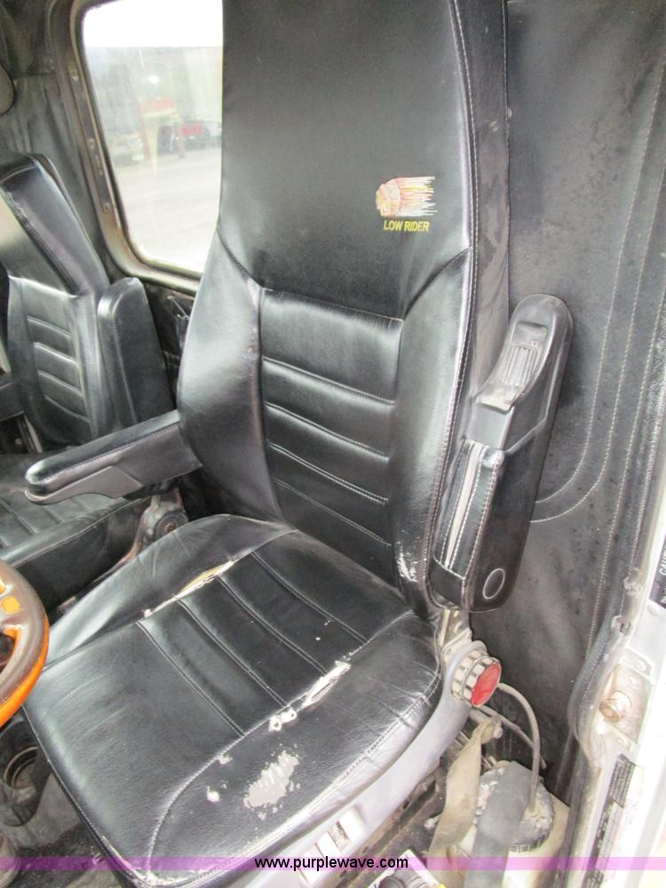 image for item D2369 1981 Peterbilt 359 semi truck