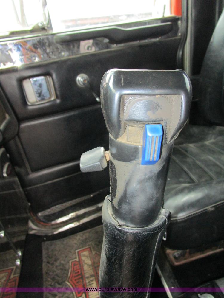 image for item D2369 1981 Peterbilt 359 semi truck