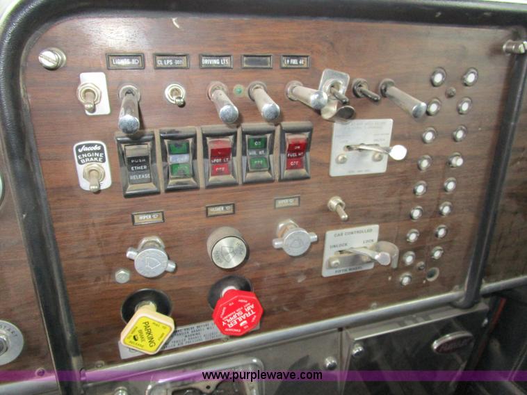 image for item D2369 1981 Peterbilt 359 semi truck