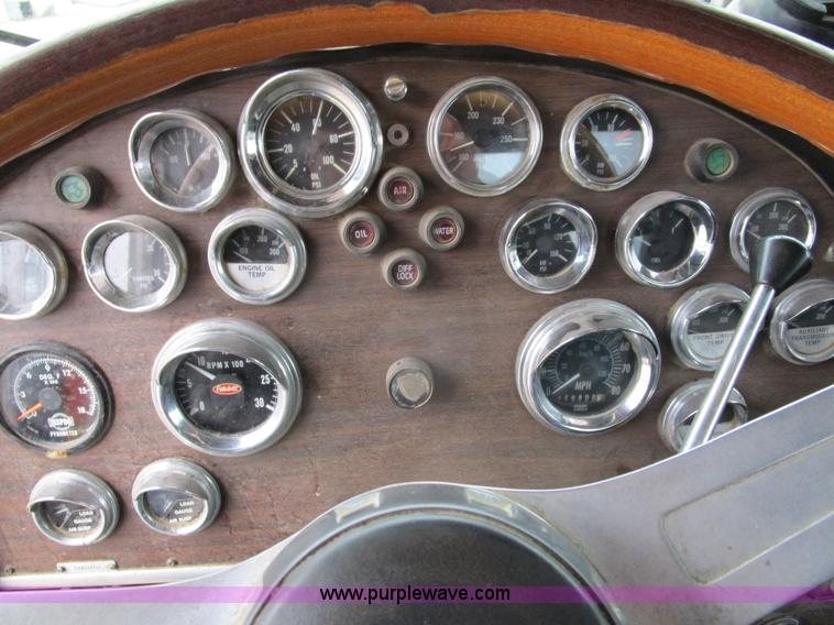 image for item D2369 1981 Peterbilt 359 semi truck