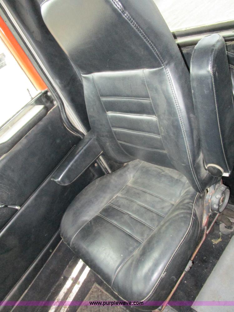 image for item D2369 1981 Peterbilt 359 semi truck