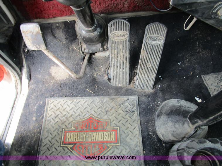 image for item D2369 1981 Peterbilt 359 semi truck