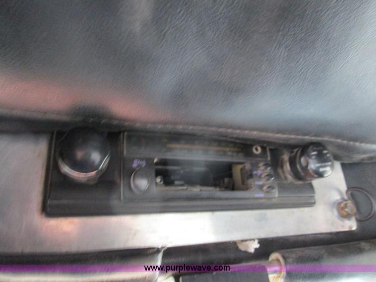 image for item D2369 1981 Peterbilt 359 semi truck