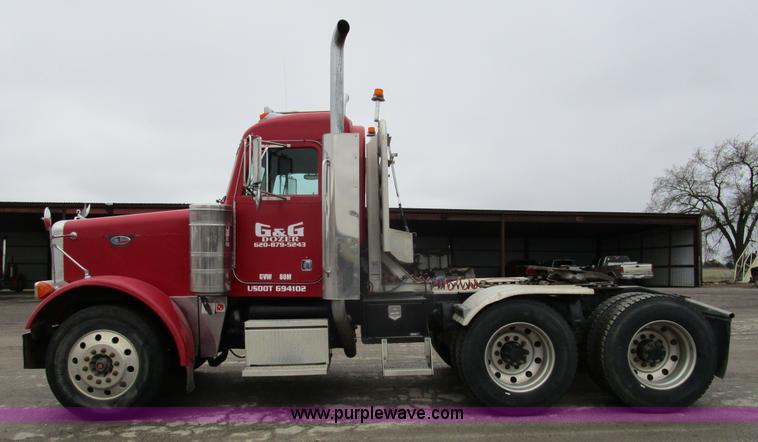 image for item D2370 1999 Peterbilt 379 semi truck