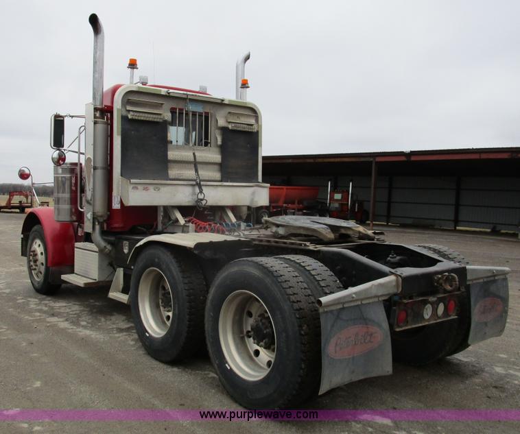 image for item D2370 1999 Peterbilt 379 semi truck