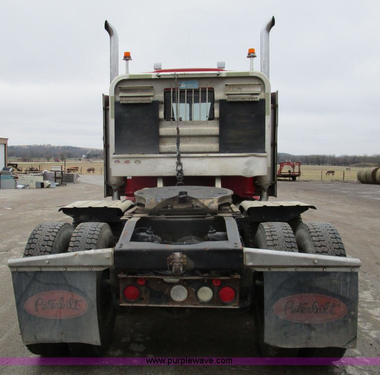 image for item D2370 1999 Peterbilt 379 semi truck